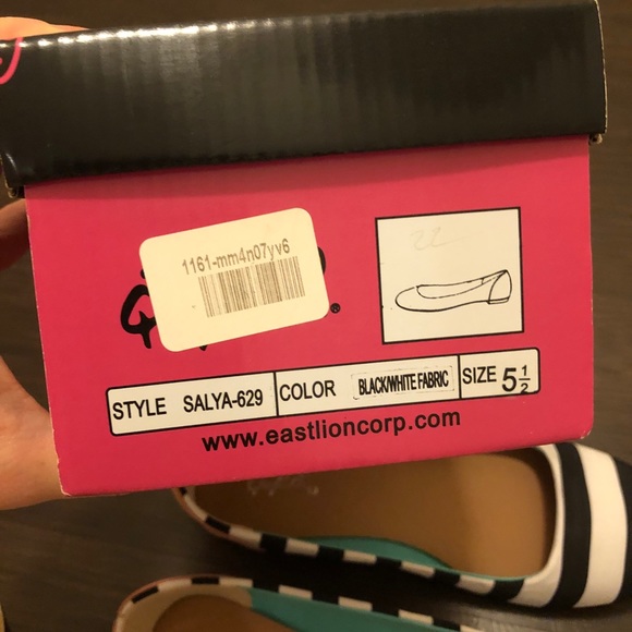 🎉HOST PICK🎉 Qupid Black and White Striped Flats - Picture 7 of 8